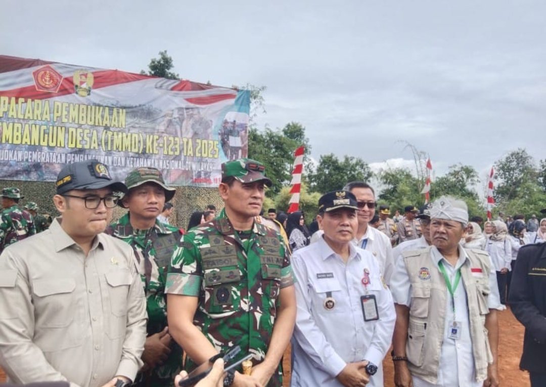 Danrem 061 Suryakencana Bersama Dandim 0621 Kabupaten Bogor Hadiri Pembukaan TMMD ke – 123 Tahun 2025 di Kecamatan Leuwiliang , : Wujudkan Pemerataan Pembangunan dan Ketahanan Nasional di Wilayah